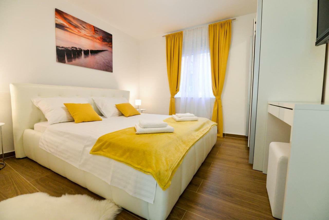 Sunset Gold Apartment